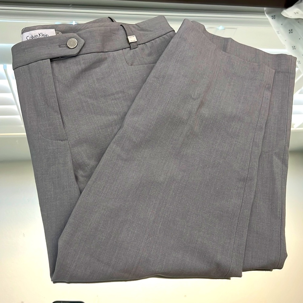 Calvin Klein Capri Pant size :4